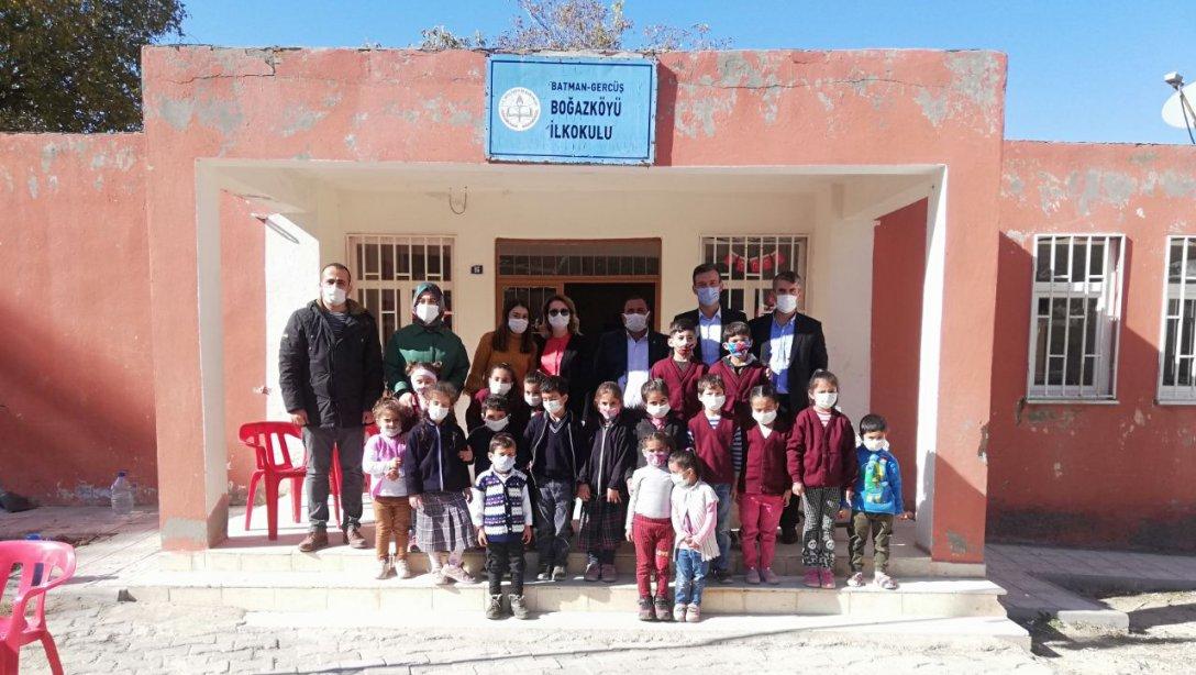 Sayın Valimizin Eşi Ebru Şahin İlçemiz Boğazköy İlkokulu ve Yüceköy İlkokulunu Ziyaret Etti.